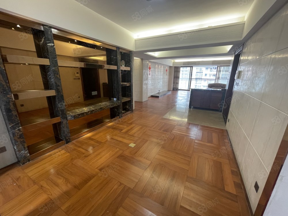 中信华府  大户型五房二厅三卫双阳台248平繁华地段配套成熟