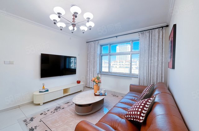 湖边，卫生局家属院，三室朝阳，带家具家电价可谈保真实