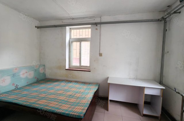 湖边孝心一楼边户二室，名人苑，益民小区，看房方便。