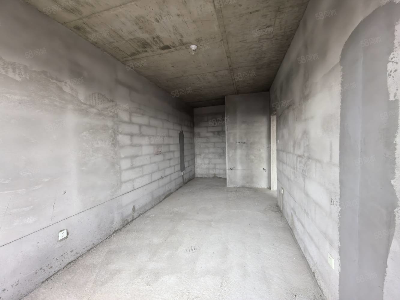 东方新天地3室2厅2卫144㎡南北56.8万