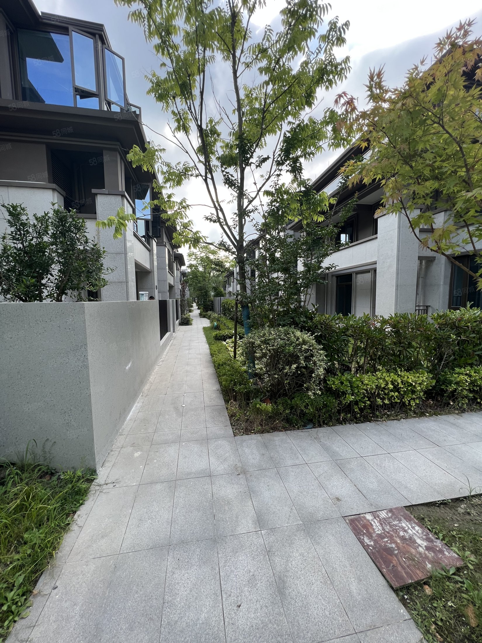 融创湖州府(别墅)5室3厅4卫327㎡南北950万