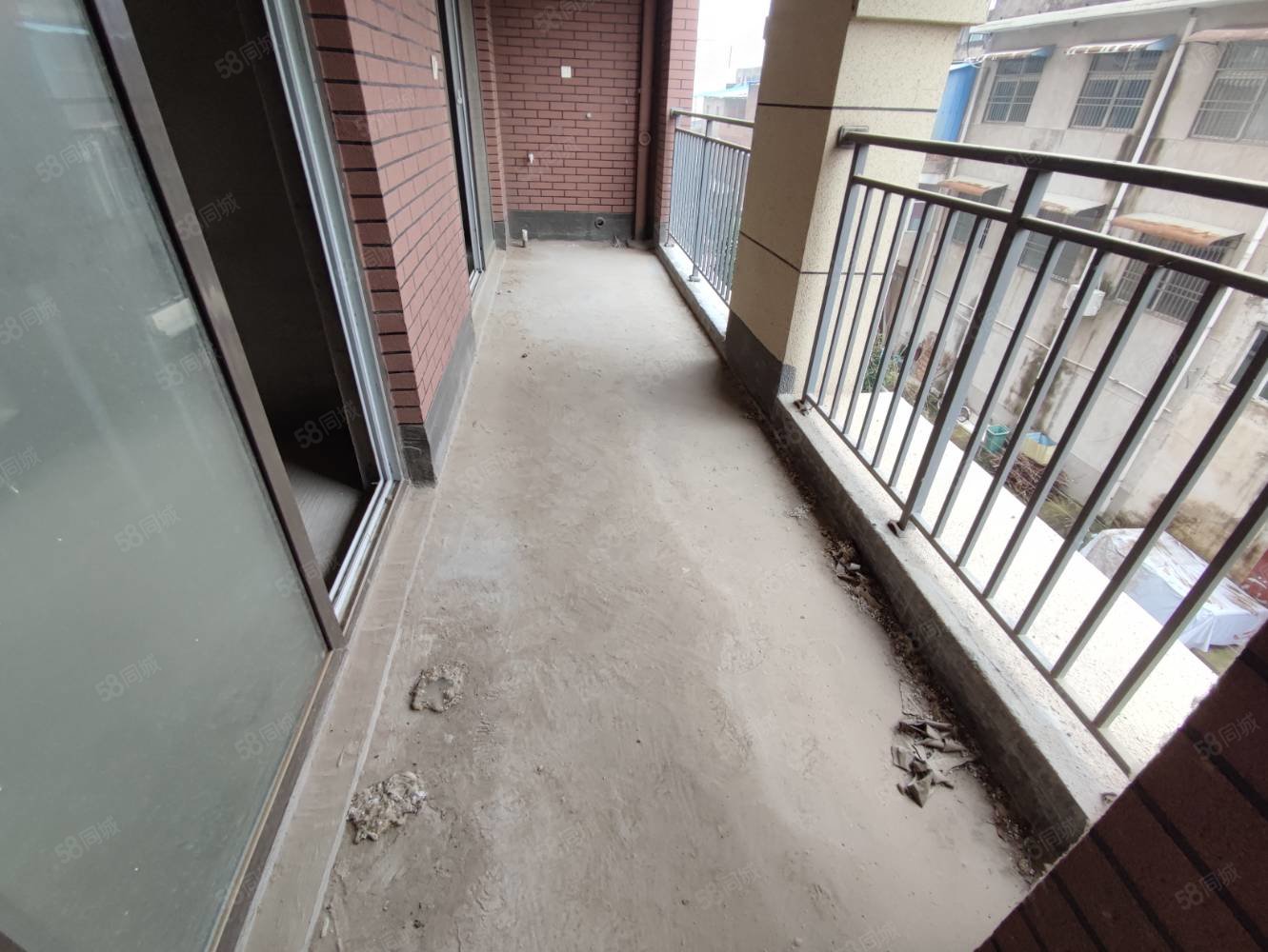 金大地时代公馆3室2厅2卫126㎡南北80万