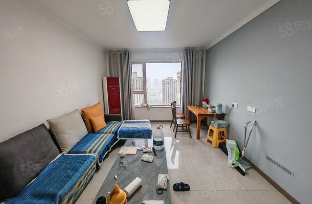 新一中外国语培文北邻，高端小区十一号院，大三叶草户型，急售。