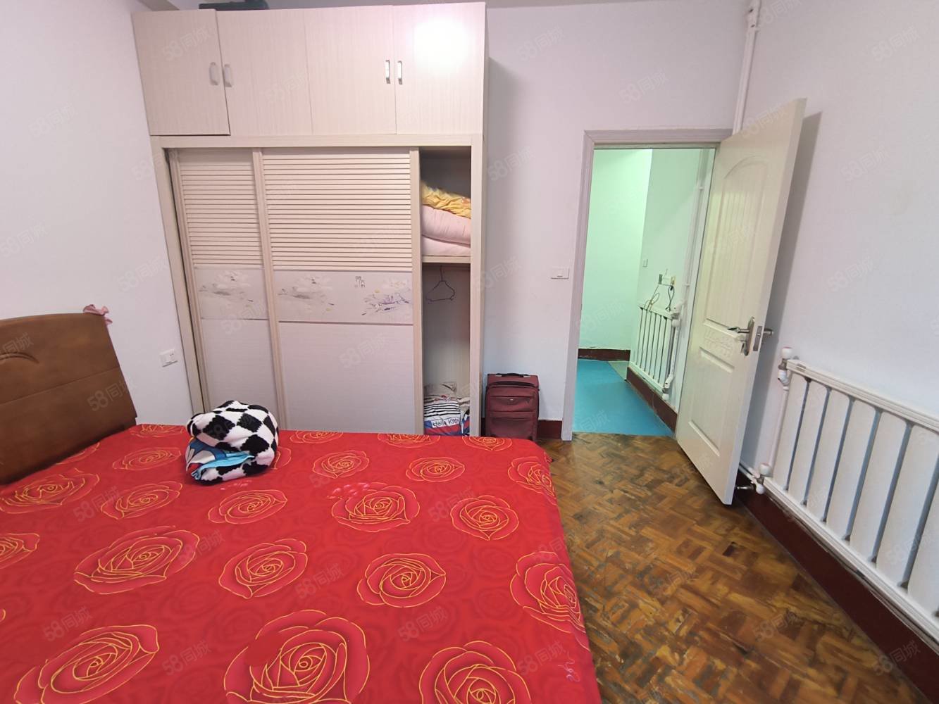 沿河小区4室1厅2卫68㎡南北28.8万