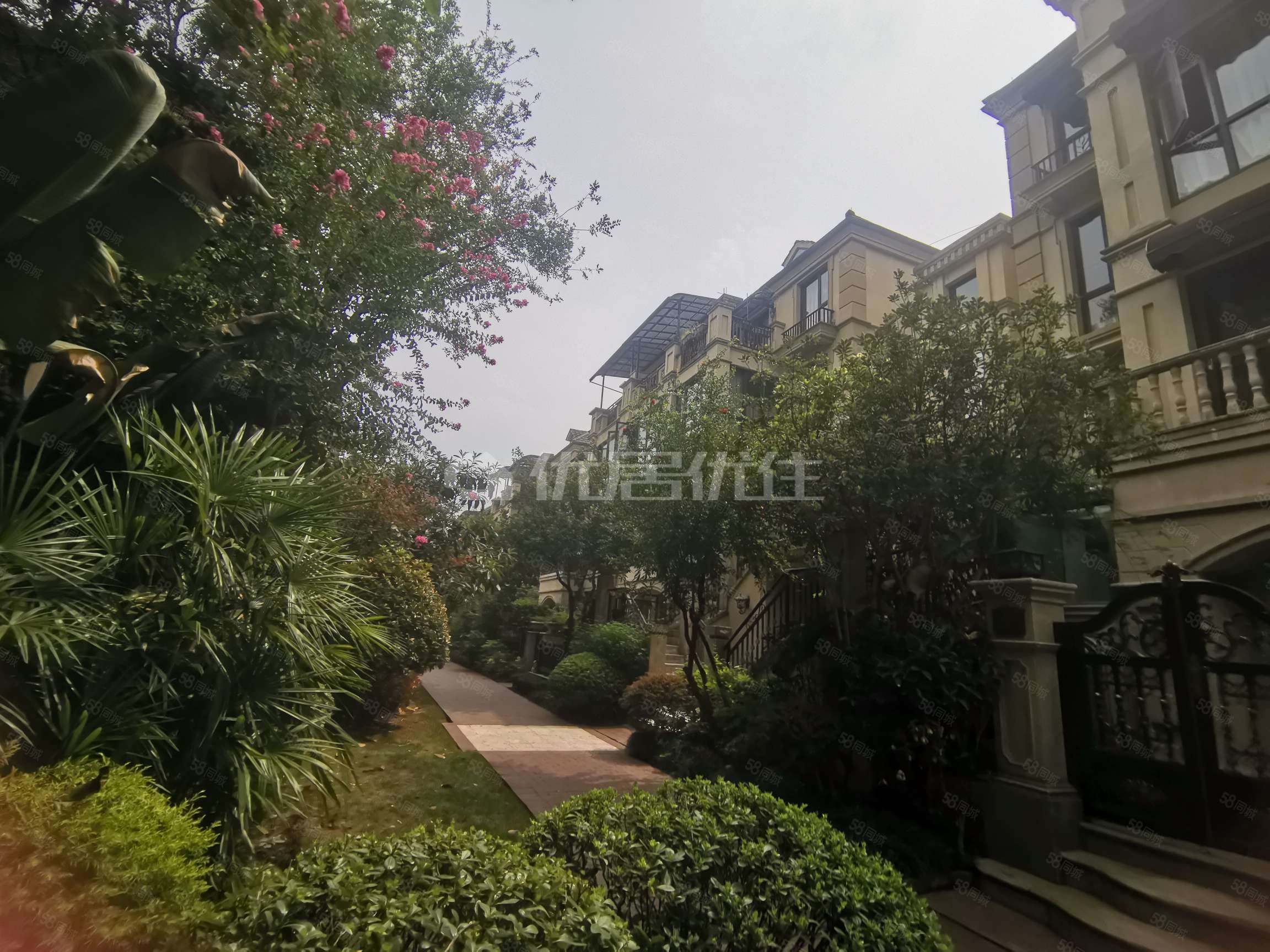 复地花屿城(c区)4室2厅2卫147㎡东240万