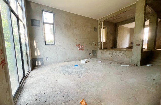 卢浮原著(别墅)7室2厅274.82㎡330万二手房图片