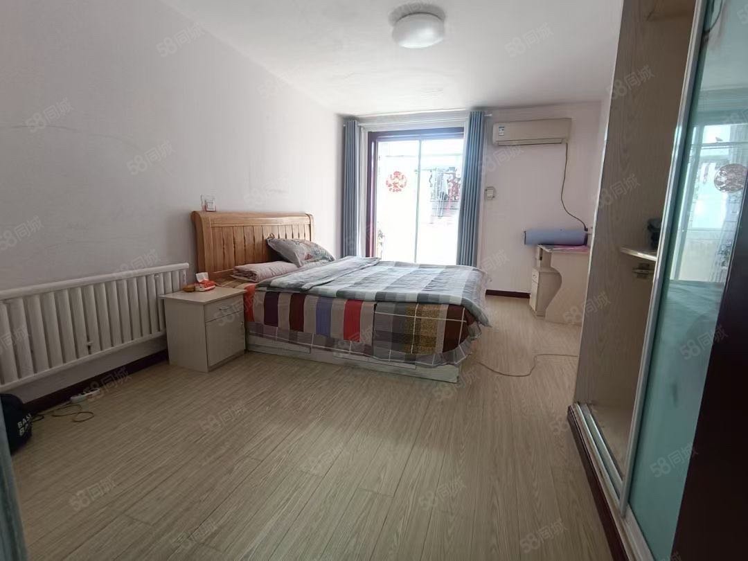 西文化生活小區(qū)3室1廳1衛(wèi)132.37㎡南48.8萬