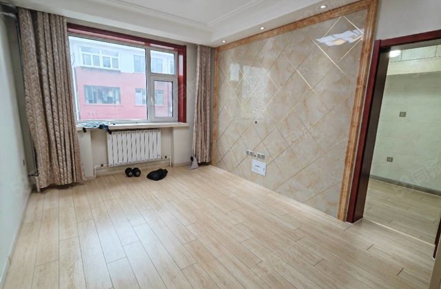 70多 凤凰台 湖边  精装三室 看房有钥匙