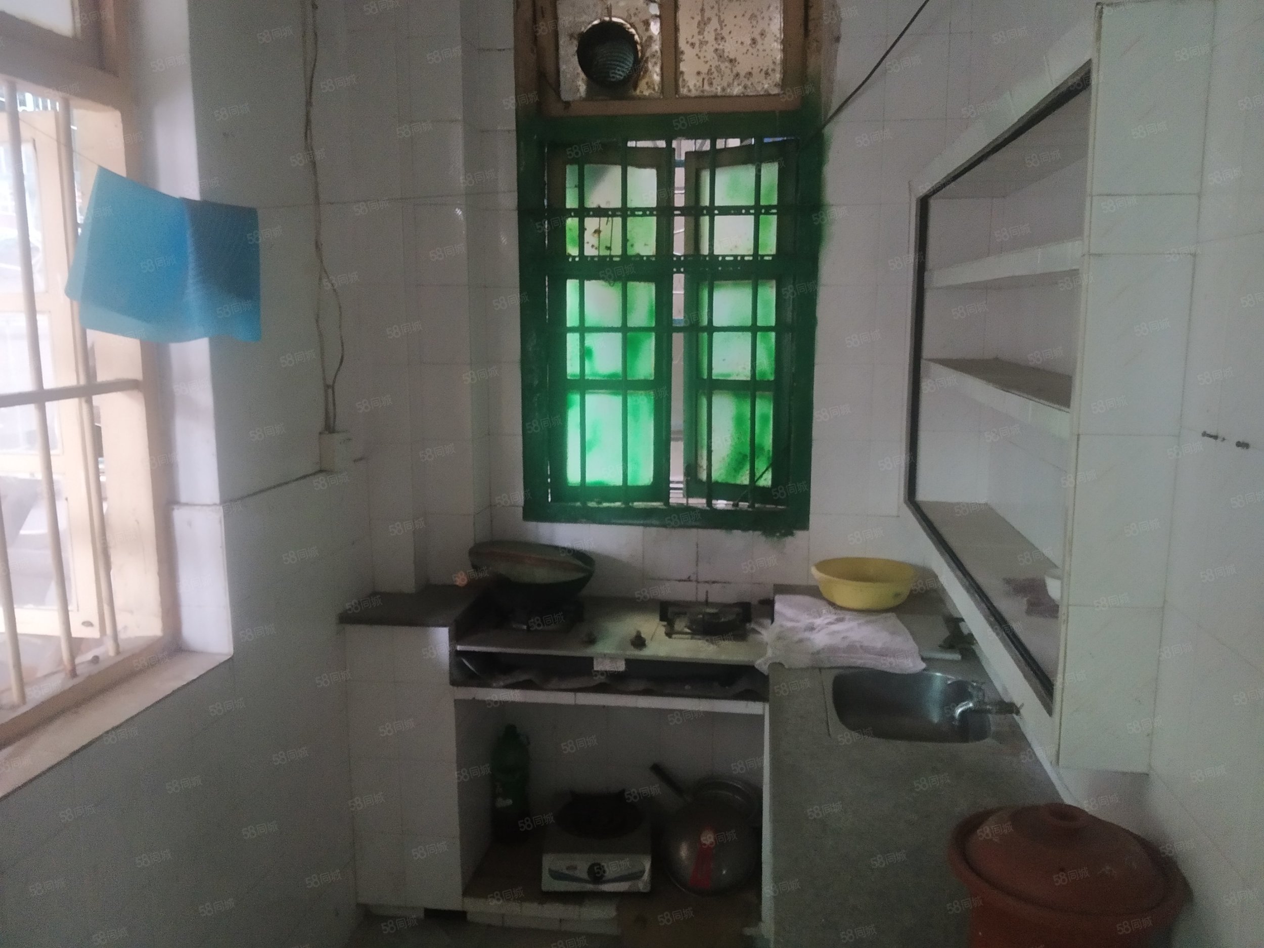 西荣路小区3室2厅1卫98㎡东南24万