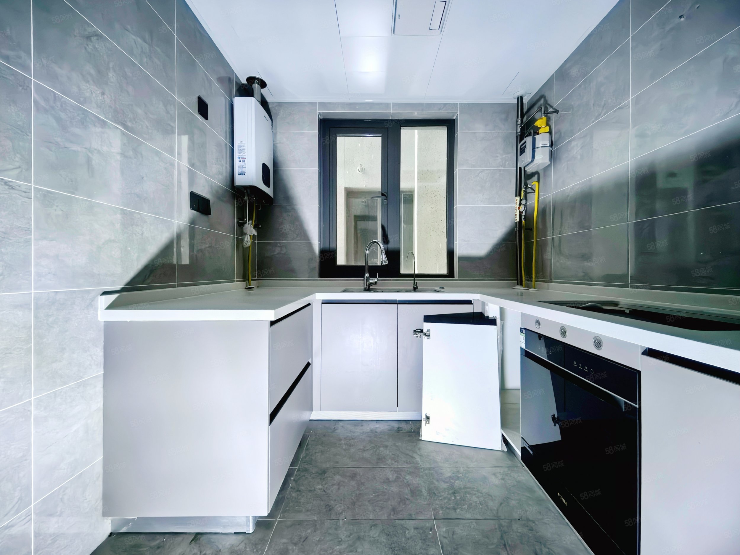 万科理想拾光3室2厅2卫121㎡南129万