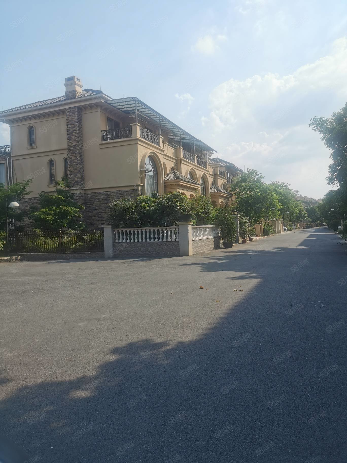 东方夏湾拿花园171平388万5室2厅4卫