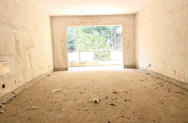 银桂苑4室2厅156.09㎡112万二手房图片