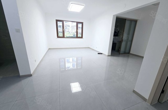 清水湾一楼带大院子有车位储免大税精装修