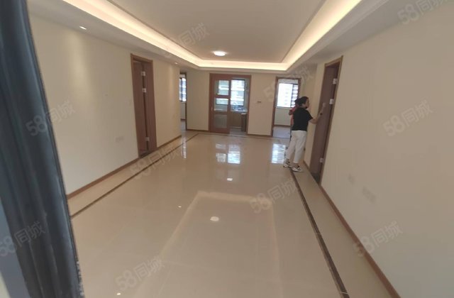 集美一品精装4室储藏室  免大税  总层高18层