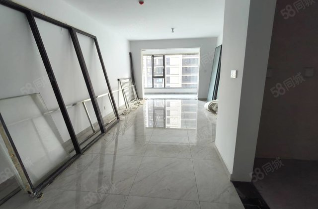 万达南邻，江山印，带车位储藏室，新房未住，小区   一套