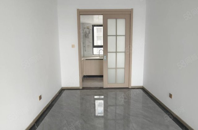 急售，泰和园，四室两厅两卫，中间好楼层，送车位和储藏室。