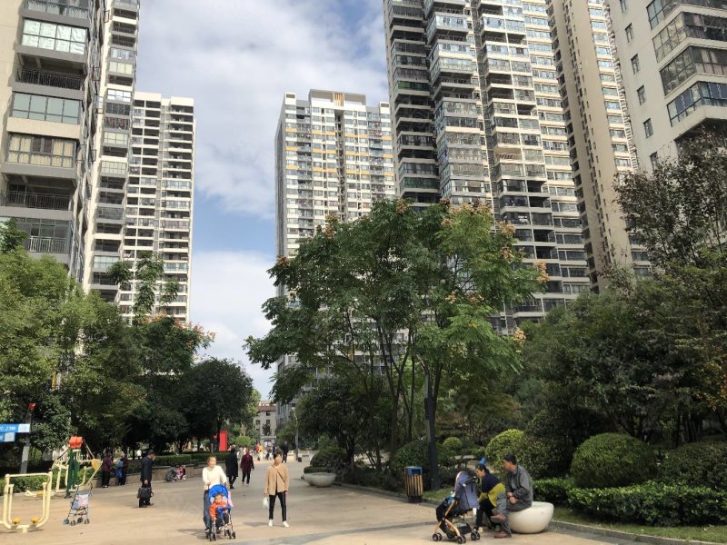 愉景新城 业主自住精装大三房 电梯中层 单价仅4900