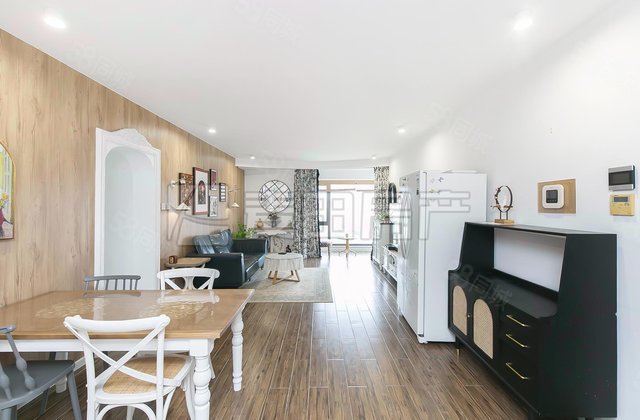 外企公寓2室2厅147.99㎡1100万二手房图片