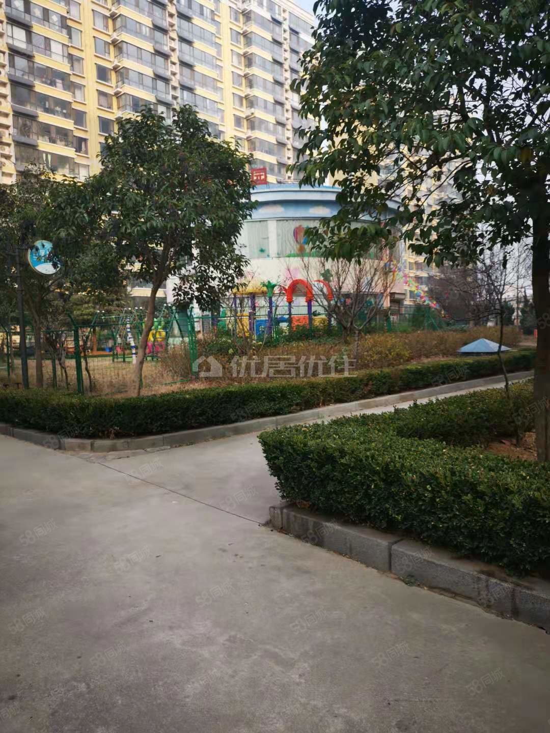 滨河绿洲精装小三室房东急售