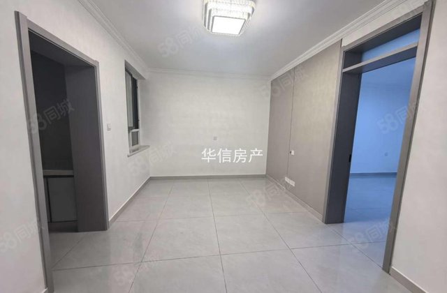 市中心，汽车总站对面步梯一楼带院子！  房带大院子。停车方便