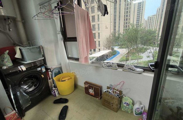 集美一品小三居，精装修带车位，单价仅售8000，纯属