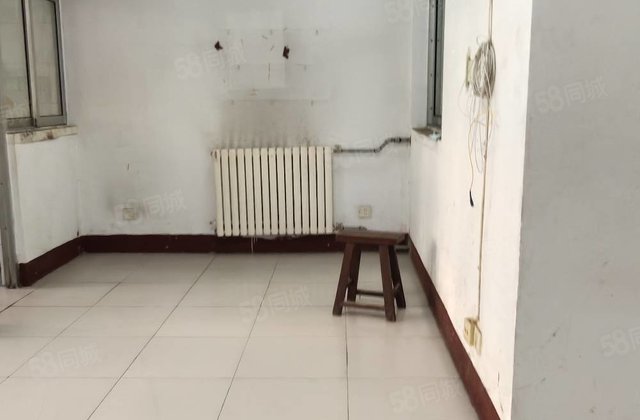 先锋社区，性价比高南北通透户型棒大两室，楼层  无占