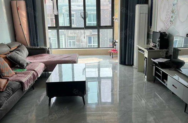 满五 交通便捷 小高楼层采光好 居住密度低 房东急售