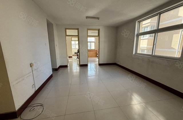 三楼边户地暖房！紧靠东昌湖！管道局家属院乐园电厂市财局！急卖