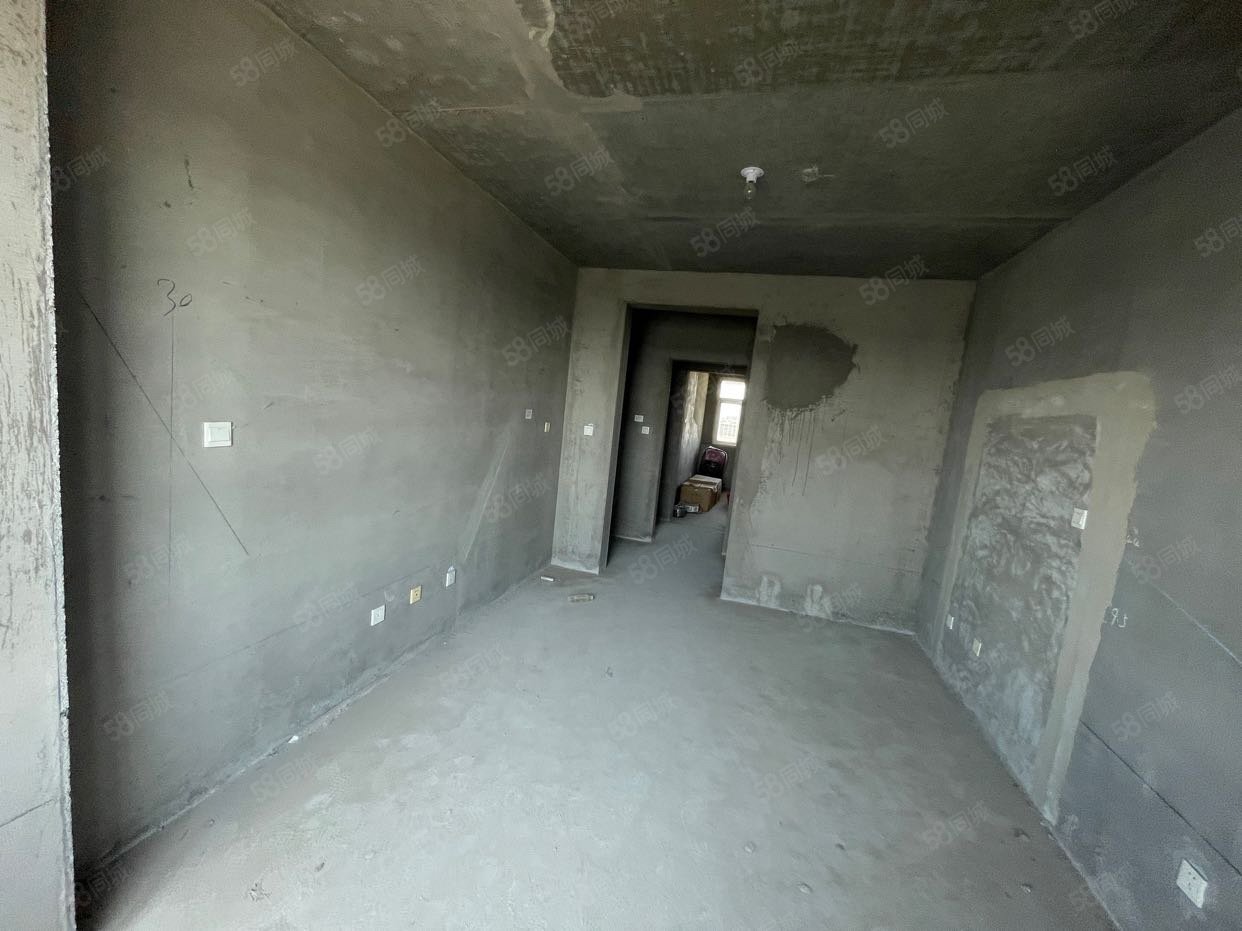 凯泽翡翠城(A区)3室2厅2卫145㎡南71万