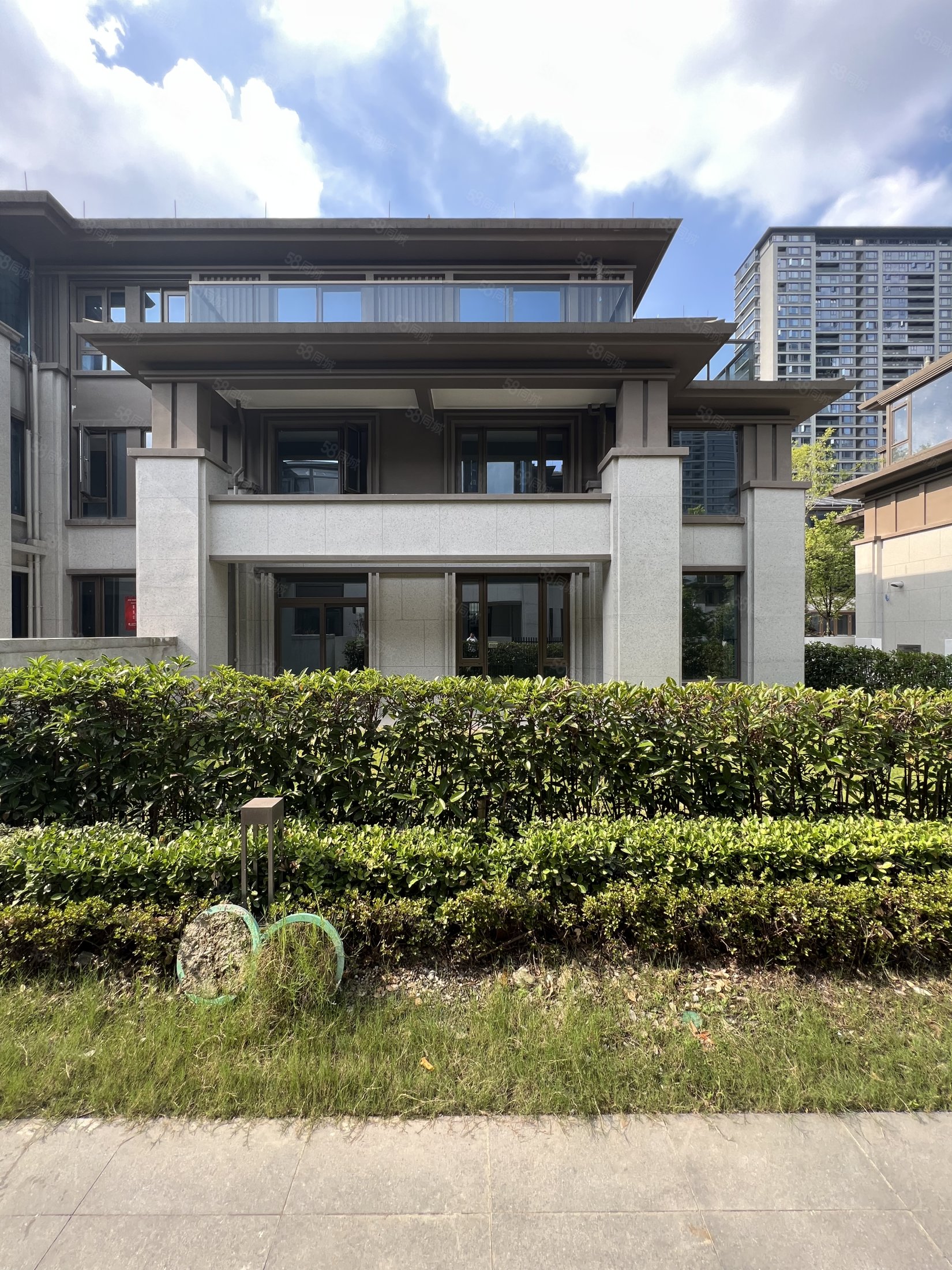 融创湖州府(别墅)5室3厅4卫327㎡南北950万