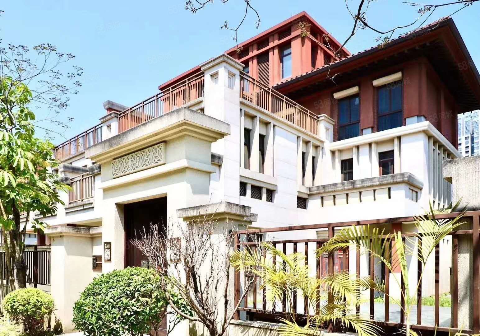 阳光城翡丽湾(别墅)5室3厅4卫256.62㎡南北620万