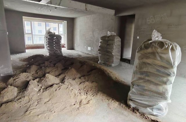 国鑫爱琴海4室2厅193㎡119万二手房图片