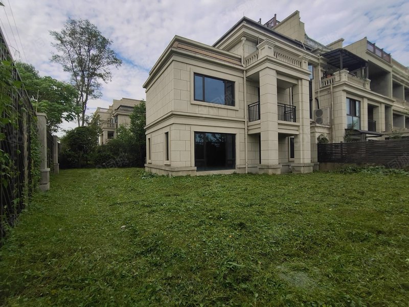 金牛区 保利两河森林别墅 成都临湖70年现房别墅 有外销证