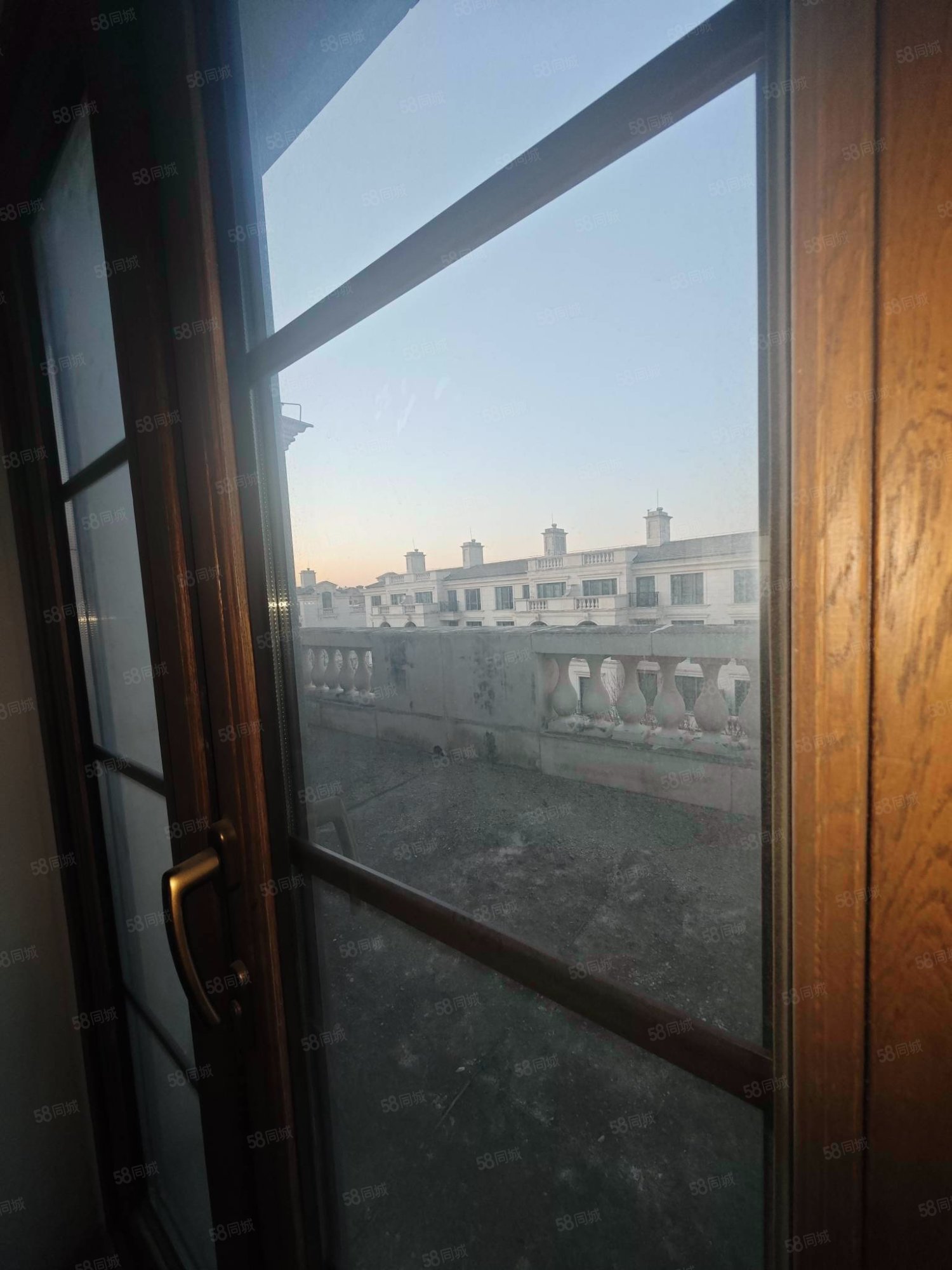 融創(chuàng)千章墅4室2廳3衛(wèi)256.09㎡南北970萬