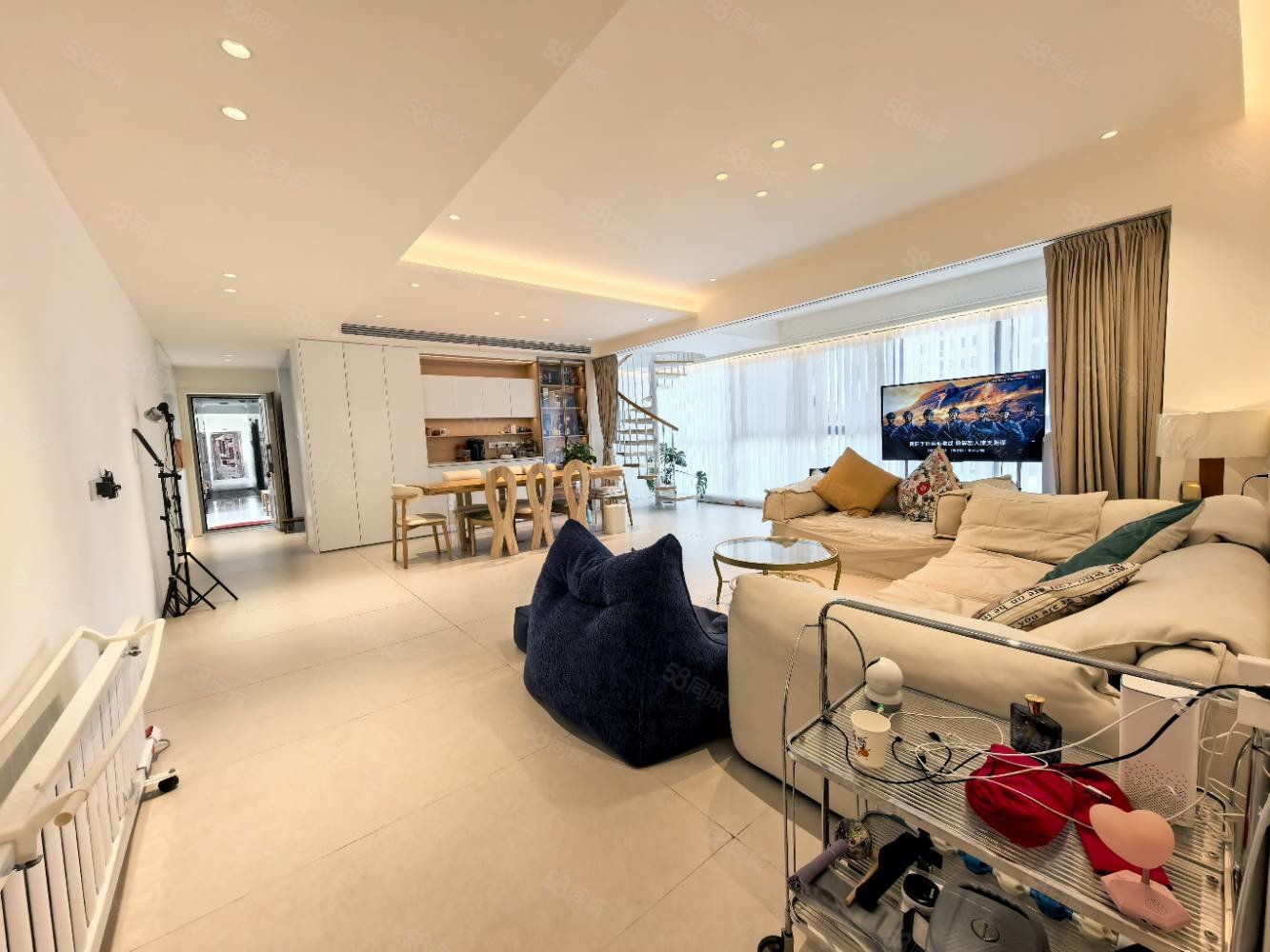 德和领秀广场4室2厅2卫140㎡南北172.8万