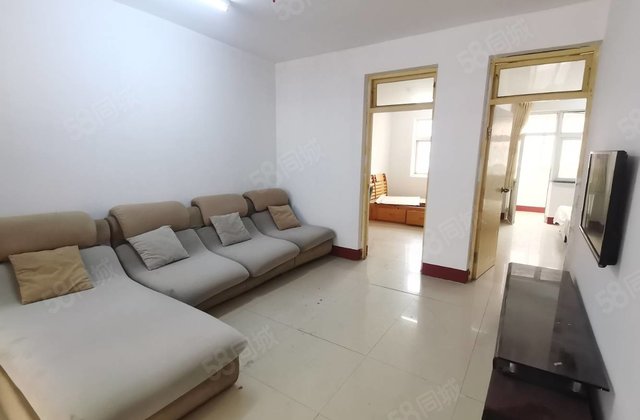 六中对过，出门东昌路，三室好楼层，停车方便，风貌街  ，