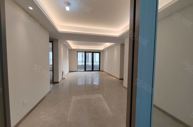 好楼层东边户 三室双明卫南向双阳台 精装修 送车储 有钥匙