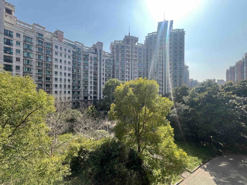 【10图】近期必卖,万邦都市花园,送50万精装,二期中间位置,南北通!