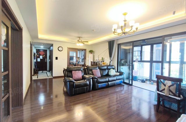 万科里金域国际(一二期)4室2厅141.19㎡235万二手房图片