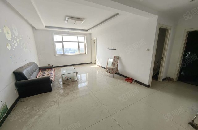 湖边 水韵花都 电梯洋房 三室两厅两卫 户型方正 南北通透