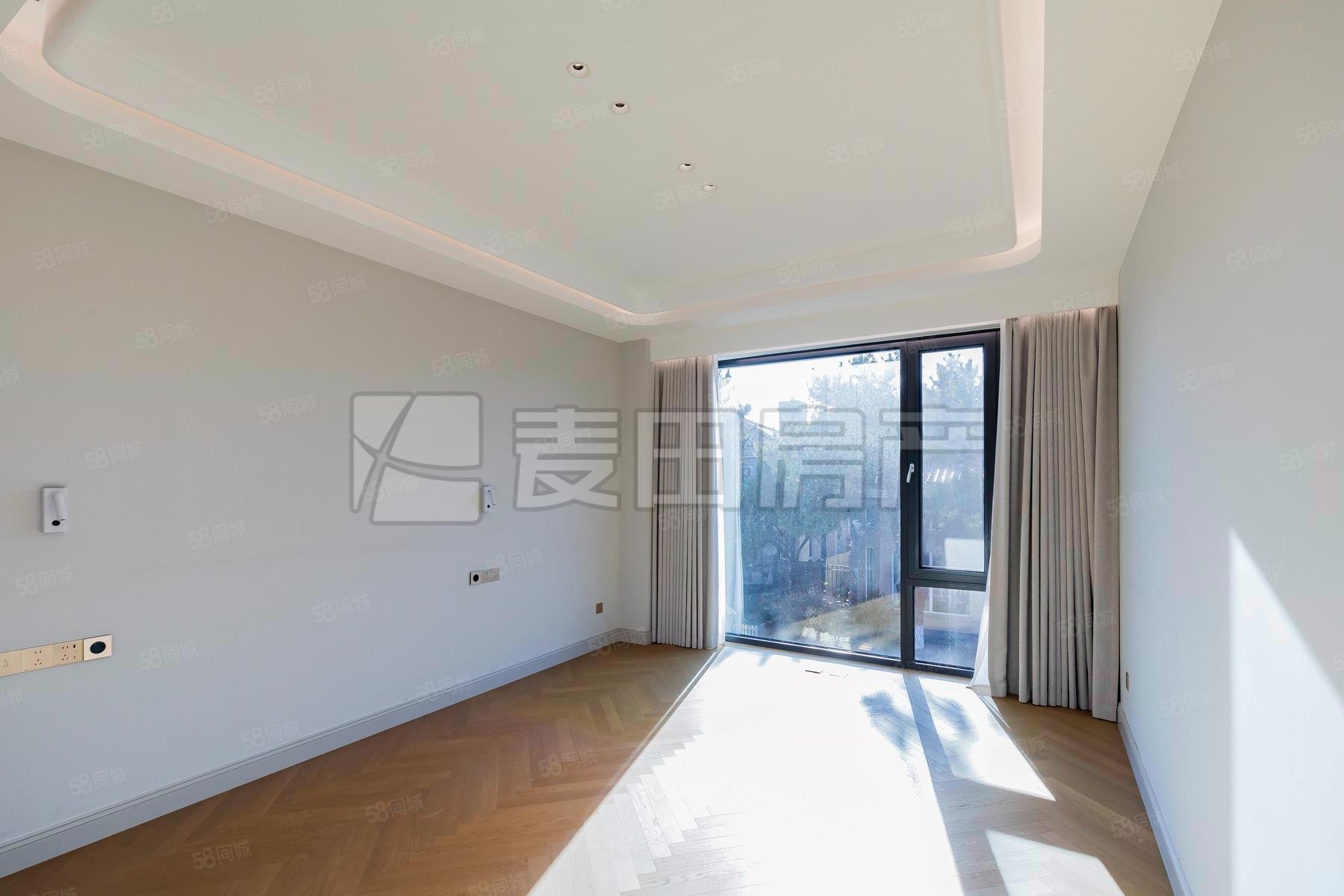 裕京花園別墅5室3廳4衛(wèi)291.11㎡南北2900萬