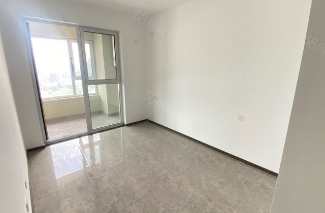 开发区小高层纯新房，双阳台三叶草南北通透，带车位