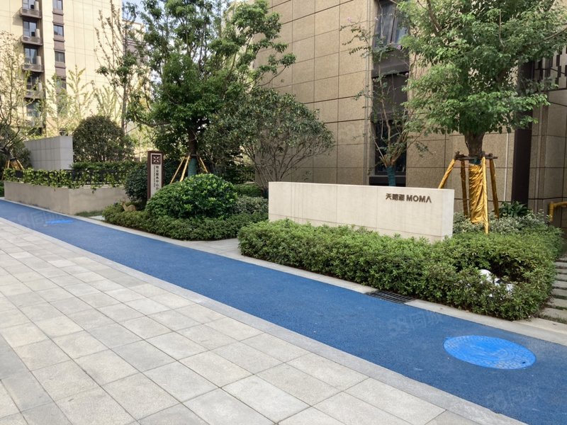 天鹅湖moma(当代凤曦府) 3室2厅2卫 125.0平米