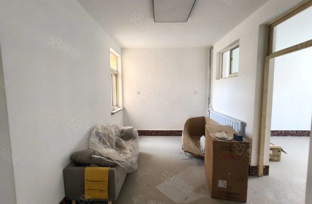 文轩总58万  房 中间楼层有储藏室 东关国际商品区对过有证