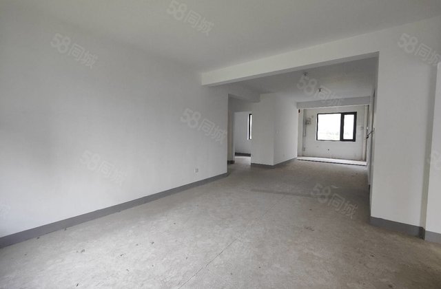 开发区东昌中学 百合新城一楼带院 交房未住 带车位储藏室