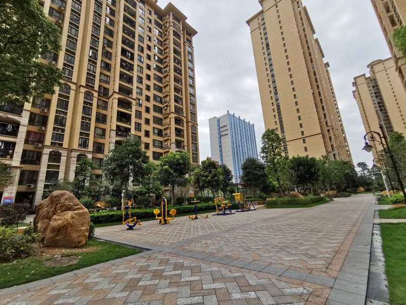 你我本无缘全靠我充钱,松山湖北站 星城翠珑湾三期 朝南三房