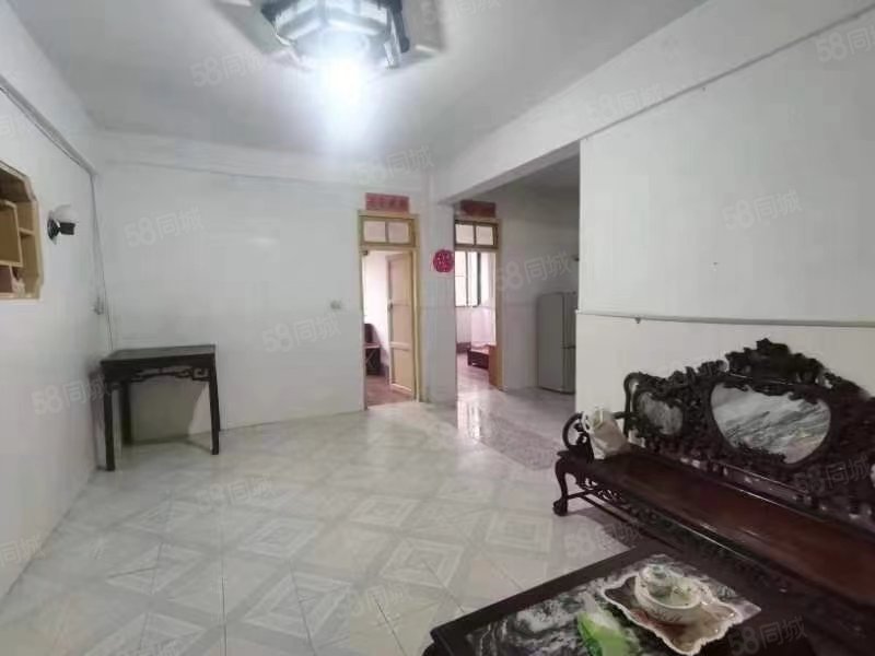 西荣路小区3室2厅1卫98㎡东南24万