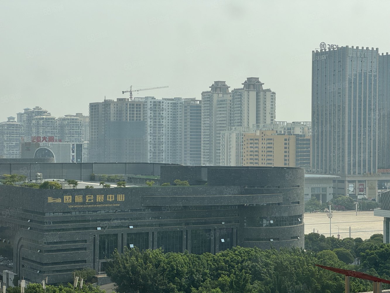 83万 万峰一品精装四房带车位 位置城芯 旁边欢乐城富康一小