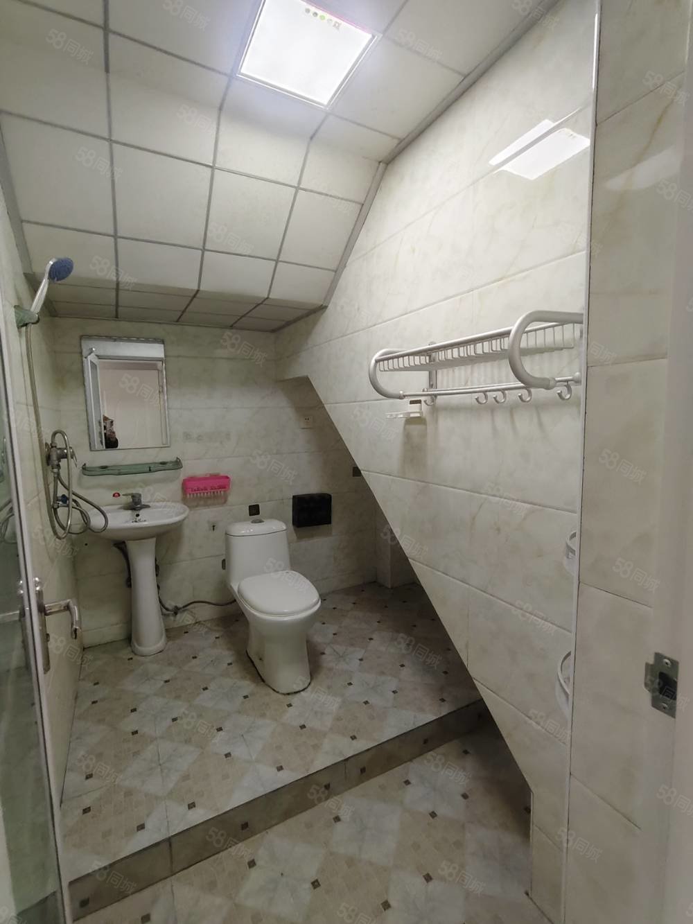 地中海风情7室3厅3卫112㎡南59.8万