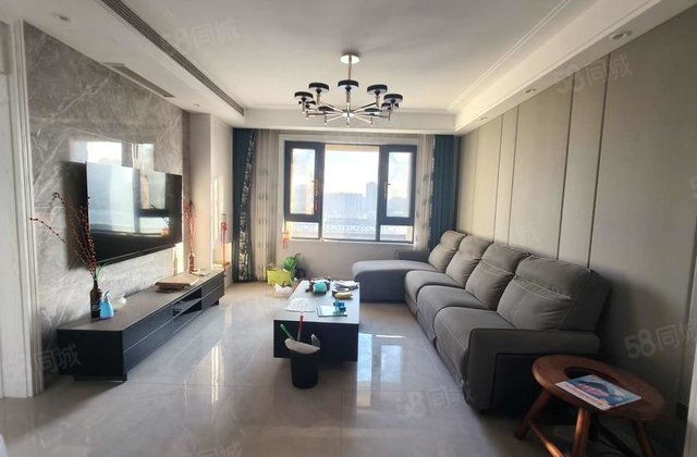 百合一期小高层三叶草户型，一梯两户好楼层，带车储，精装修